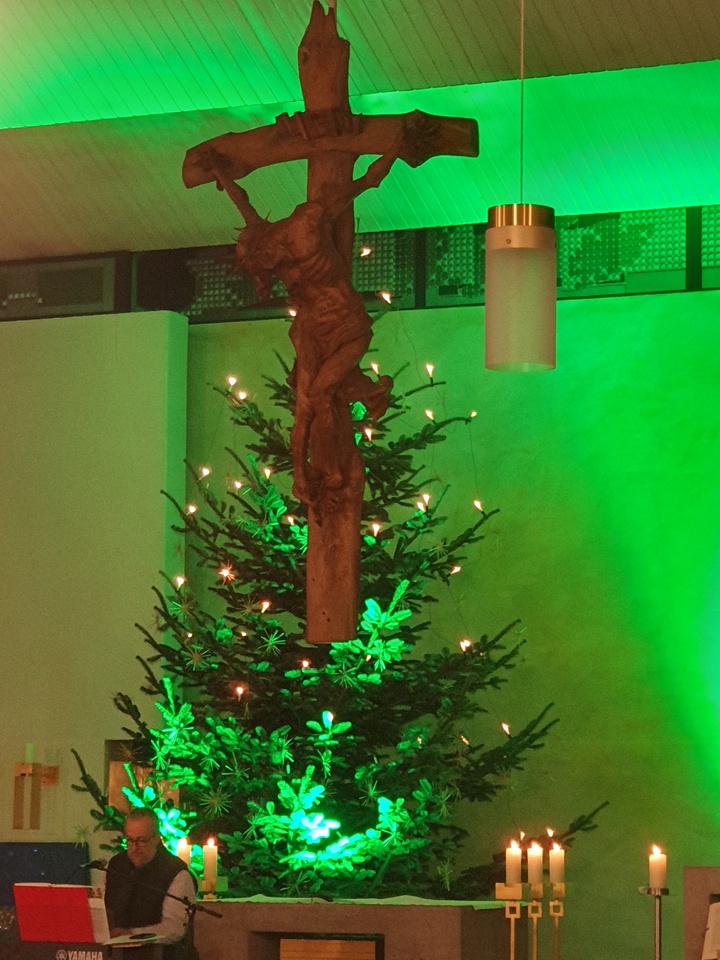 Stimmungsvoller Blick in die Kirche von Schimborn
