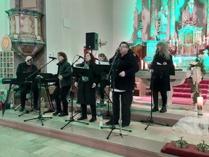 Der Gospelchor "Praices" aus Aschaffenburg bei der "Zeit für uns"Der Gospelchor "Praices" aus Aschaffenburg bei der "Zeit für uns"