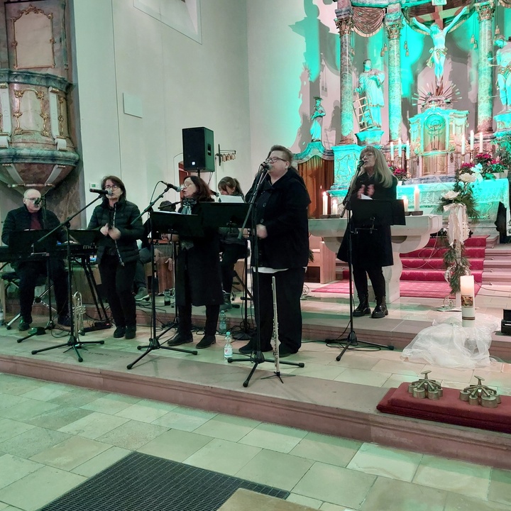 Der Gospelchor "Praices" aus Aschaffenburg bei der "Zeit für uns"